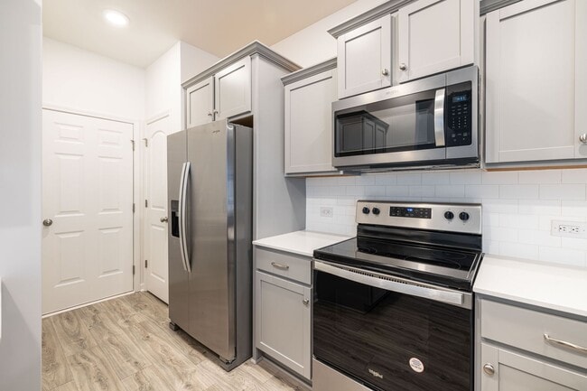 Building Photo - 3BD Townhome Convenient to Hwy 74/ Minutes to Bypass- AVAILABLE MARCH 2026