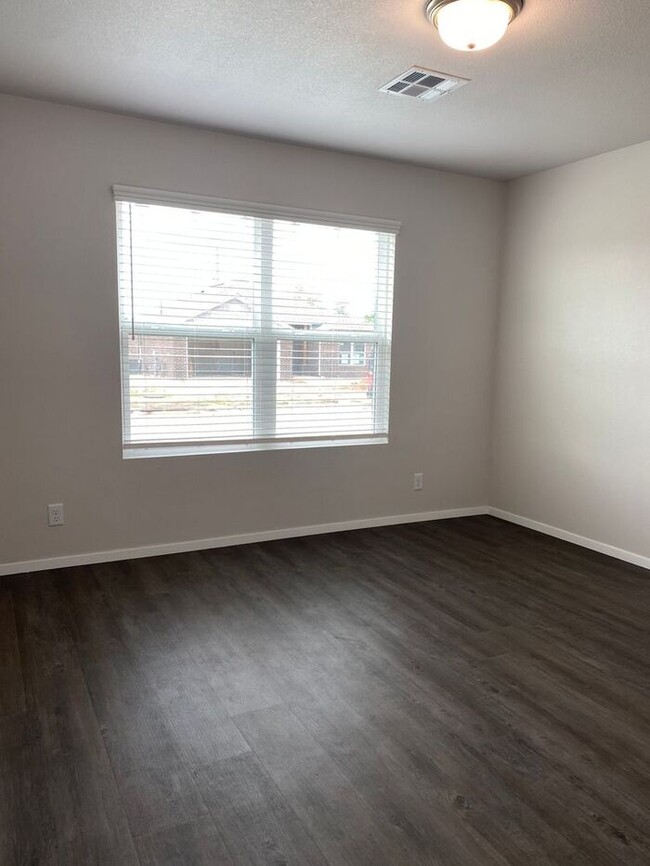 Building Photo - *Pre-leasing* Four Bedroom | Two Bath Home...