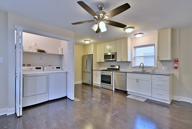 Building Photo - 7103 W Devon Ave