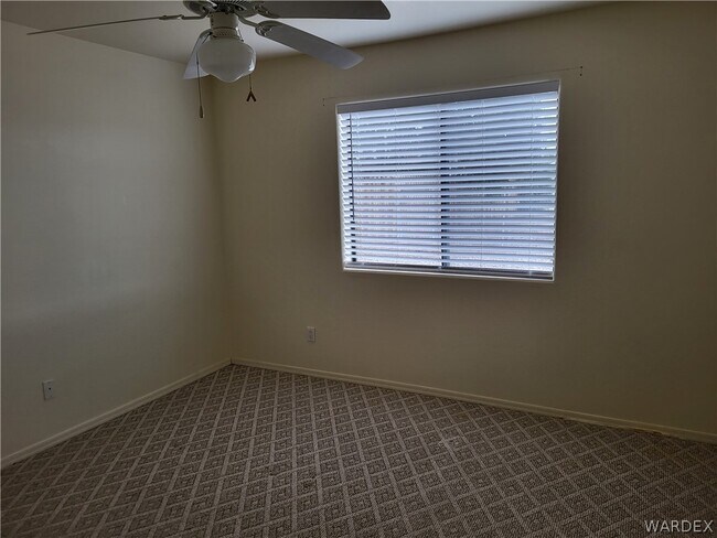Building Photo - 9842 S Phoenix Dr