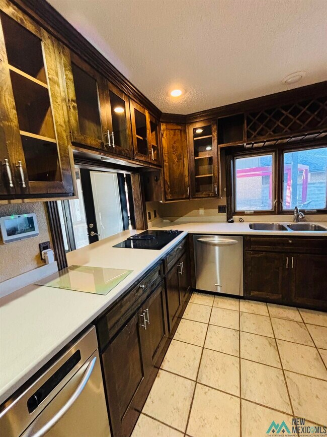 Building Photo - 1917 Colonial Pkwy