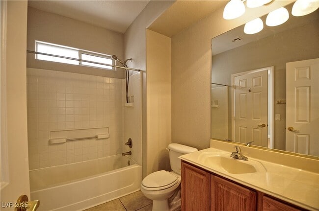 Building Photo - 2277 Summer Home St