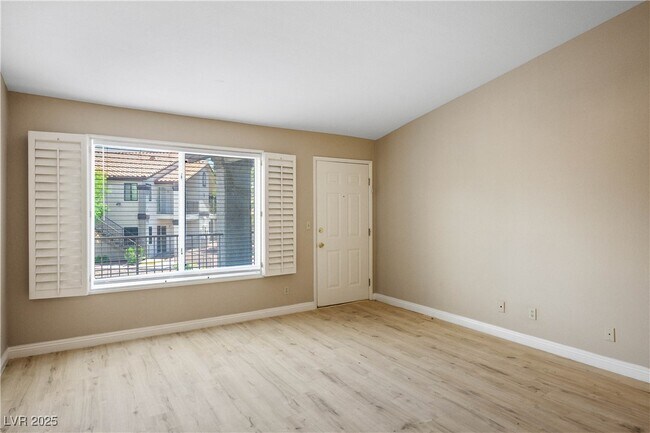 Building Photo - 1575 W Warm Springs Rd