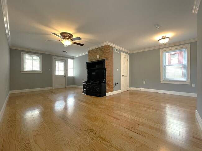 Building Photo - 209 College Ave