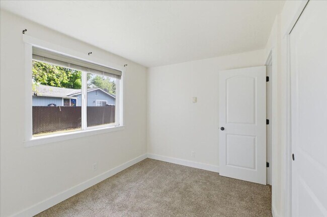 Building Photo - 2864 Newton Pl