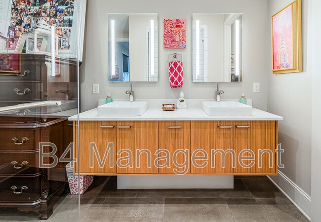 Building Photo - 103 Alester Square