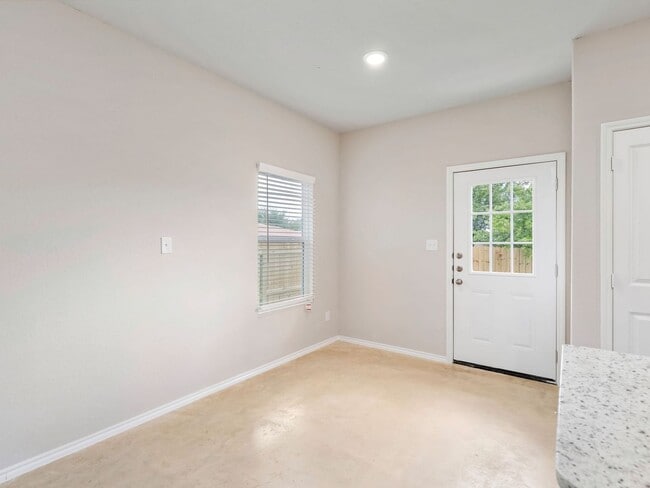 Building Photo - 7818 Shetland Dr