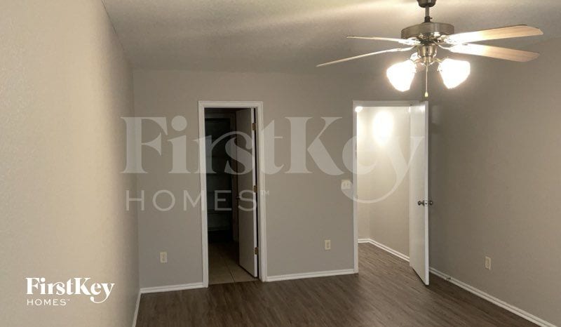 Building Photo - 1202 SW 23rd St