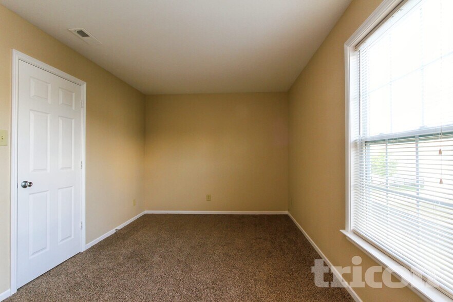 Building Photo - 15412 Gallow Ln