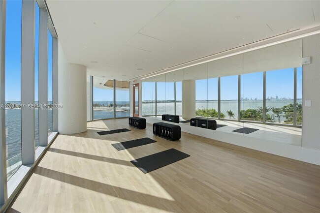 Building Photo - 175 SE 25th Rd