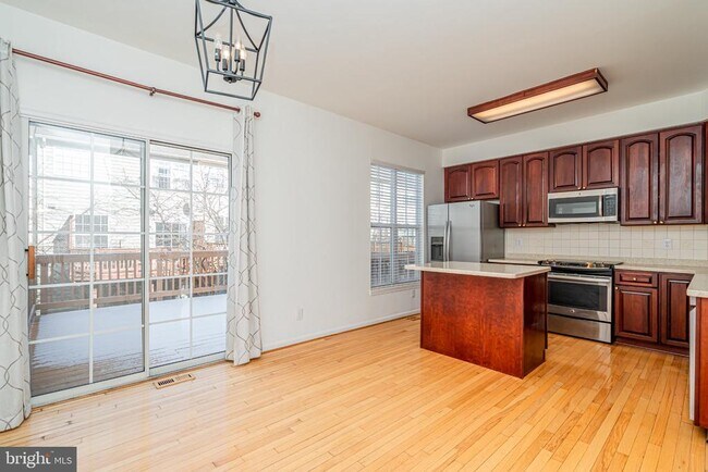 Building Photo - 2507 James Maury Dr