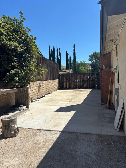 Building Photo - 28205 Oaklar Dr