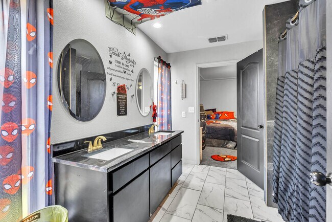 Building Photo - 6515 Amber Dr