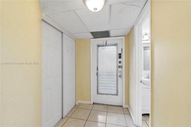 Building Photo - 9091 Lime Bay Blvd