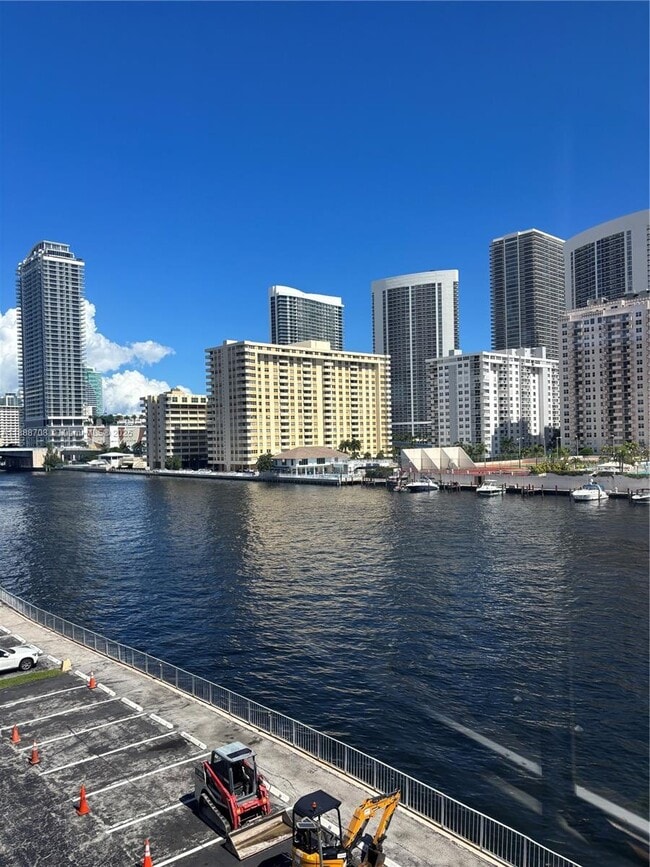 Building Photo - 111 Golden Isles Dr