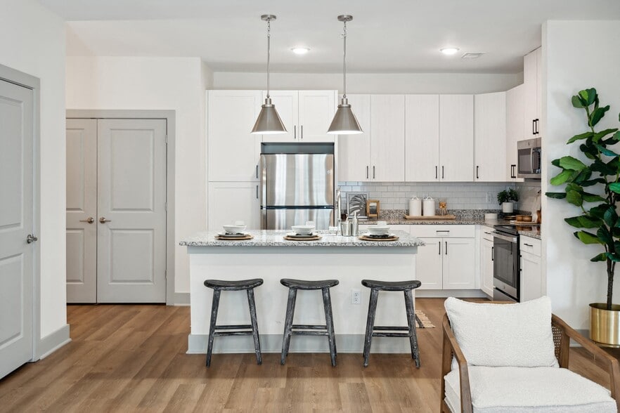 Primary Photo - The Isley at Windsor Hill