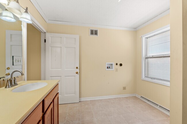 Building Photo - Plymouth