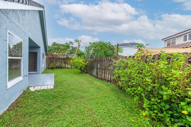 Building Photo - 12622 White Coral Dr