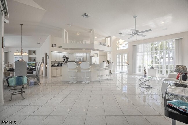 Building Photo - 4412 SW 26th Ave