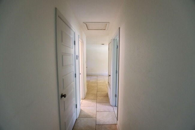 Building Photo - 133 Hickory Dr