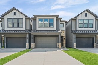 Building Photo - 1228 Wycliffe Dr