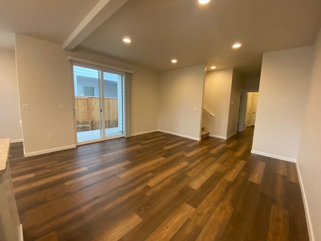 Building Photo - THE GLEANNS AT BARBERRY!