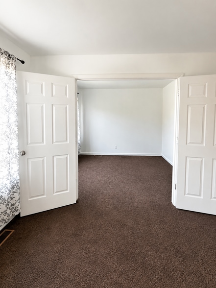 Building Photo - 22259 W Niagara Ct