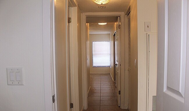 Building Photo - Lovely Condo for rent  ( New Lower Price)