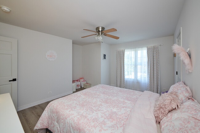 Building Photo - 26300 W Chatham Dr