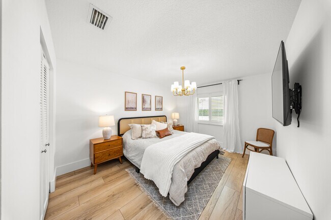 Building Photo - 13471 Barberry Dr
