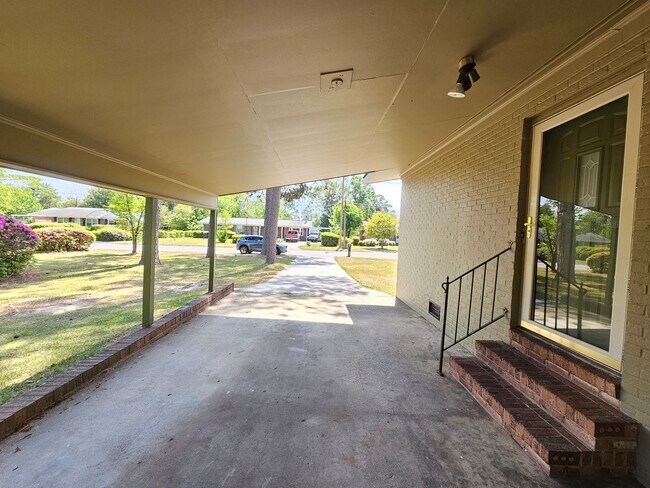 Building Photo - 7526 Bridgeman Dr