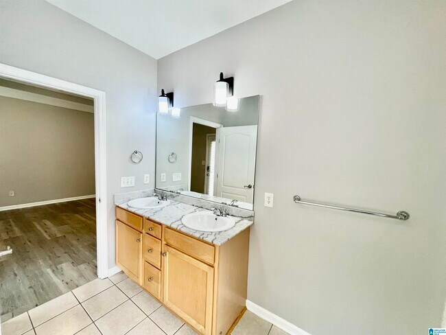 Building Photo - 5241 Cottage Cir