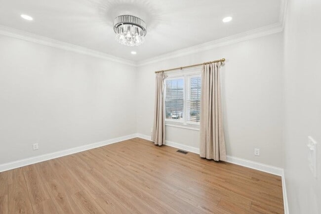 Building Photo - 1600 Spring Arbor Ct