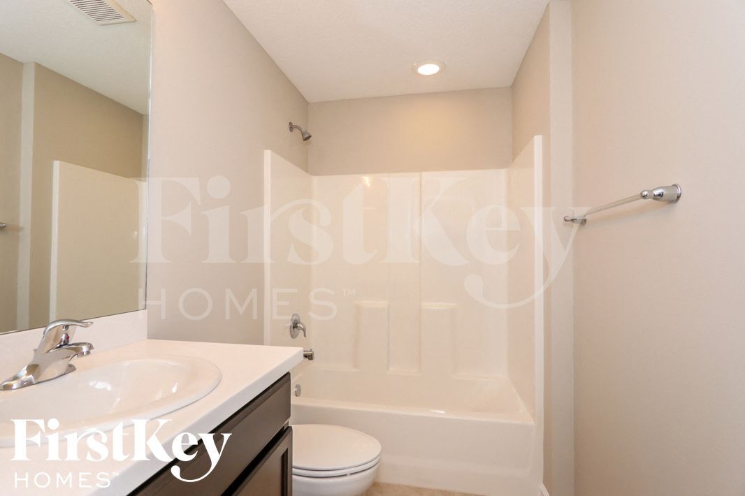 Building Photo - 3501 SW Voyager St