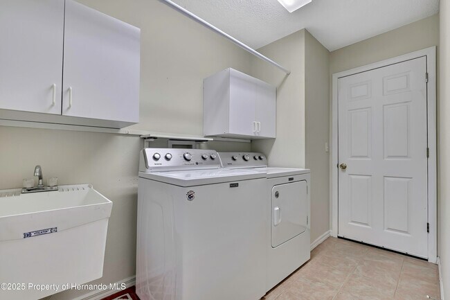 Building Photo - 8019 Timberlake Ave