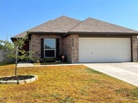 Building Photo - 832 Mockingbird St
