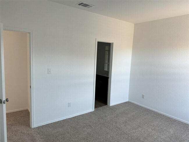 Building Photo - 408 Whoopers Loop