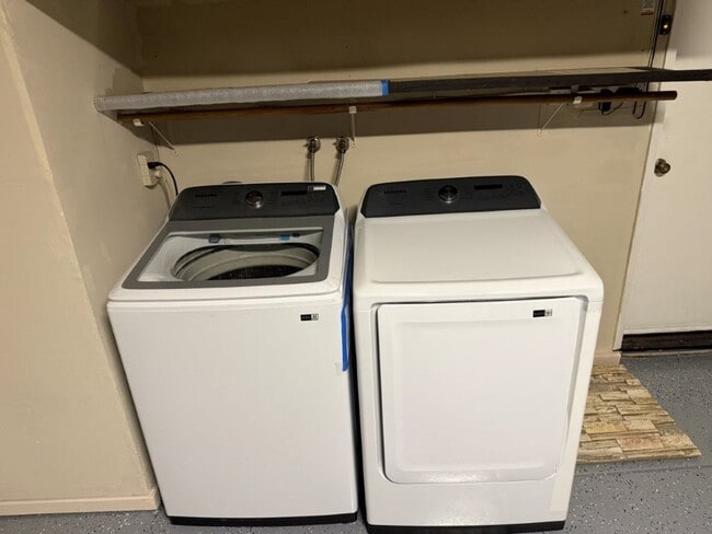 Building Photo - Updated 3 Bedroom 2.5 Bath 2 Story Condo Fairfield *Star Rentals