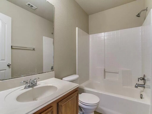 Building Photo - 13212 Alyssum Dr