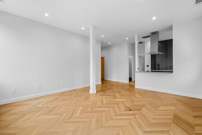 Building Photo - 21 Linden St