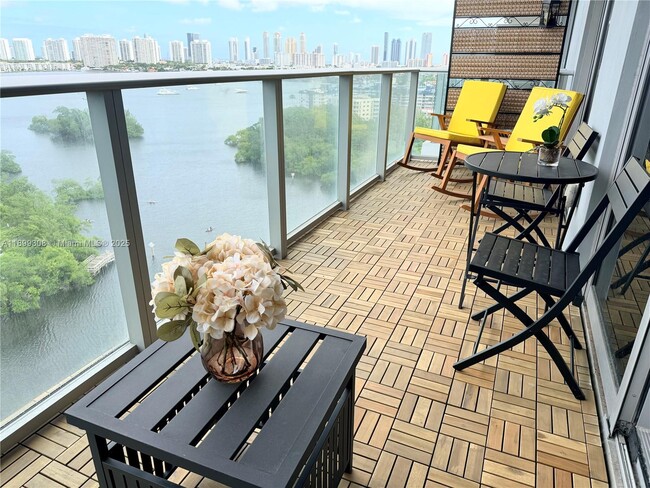 Primary Photo - 16385 Biscayne Blvd