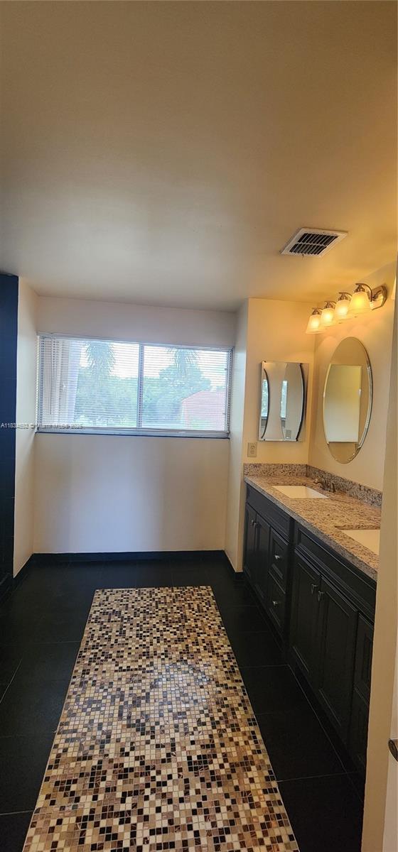 Building Photo - 2957 Oak Park Cir