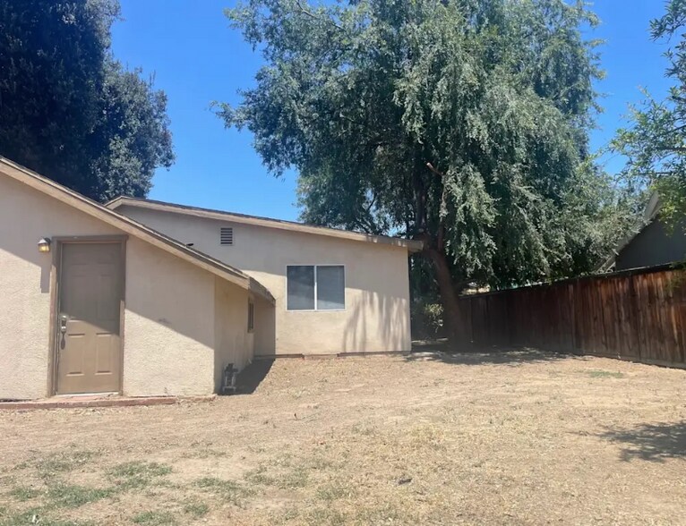 Primary Photo - 6900 Malibu Dr