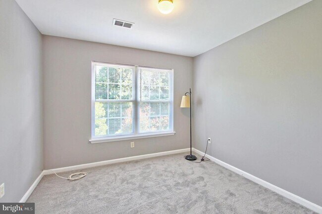 Building Photo - 9902 Woodview Dr