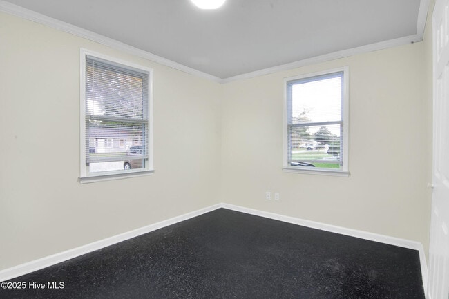 Building Photo - 537 Williams St