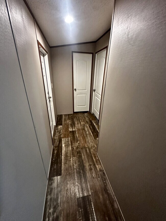 Building Photo - 18325 Miller Ln