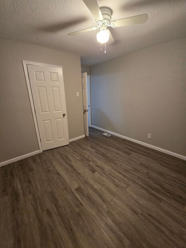 Building Photo - LIMITED TIME**1/2 OFF DEPOSIT**