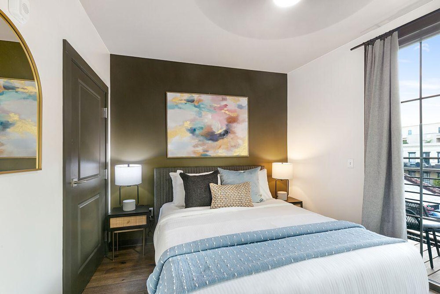 Building Photo - 611 Commerce St