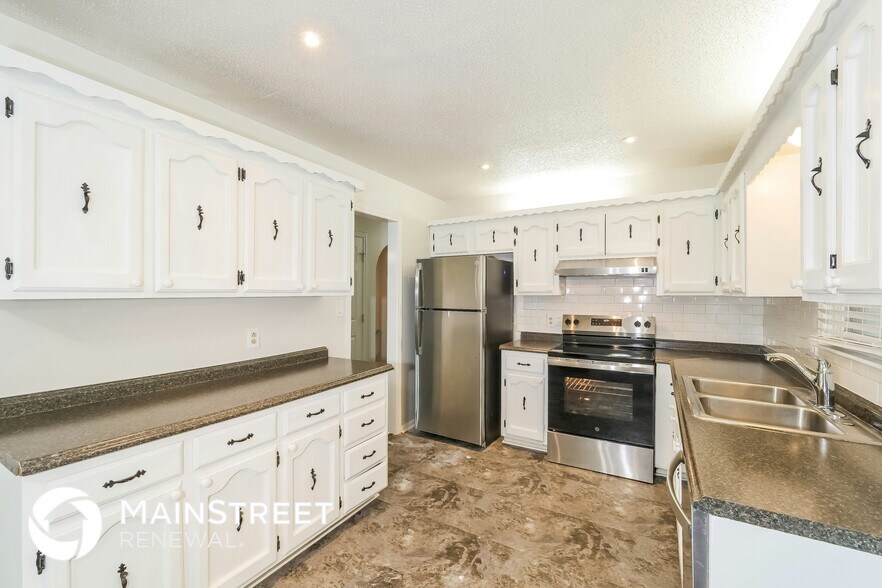 Building Photo - 7616 N Serene Ave