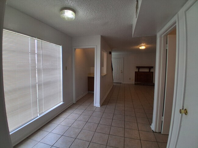 Building Photo - 116 Oak Ridge Ave
